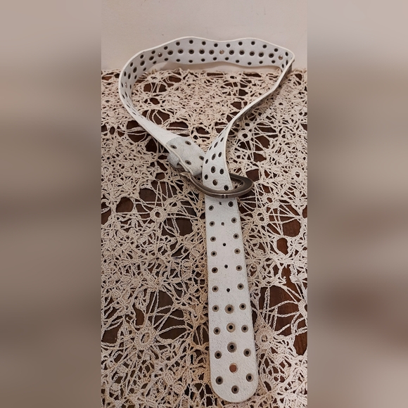 Steve Madden White Wash Leather Belt with Silver Tone Studs - Picture 7 of 7